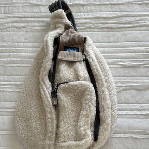 KAVU Sherpa Sling Bag in Cream and Gray